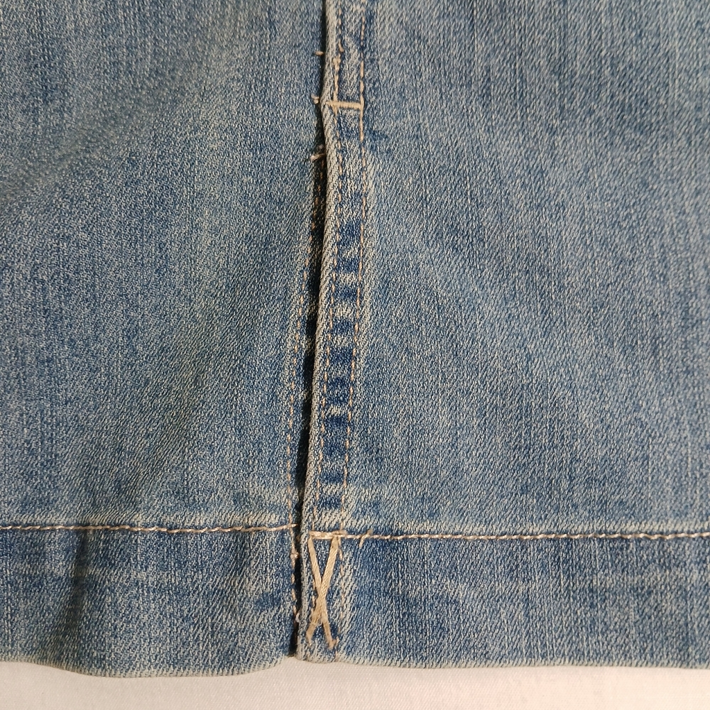NEW Style & Co Blue Denim Embroidered Straight Skirt Women's Size 16 - Picture 3 of 10